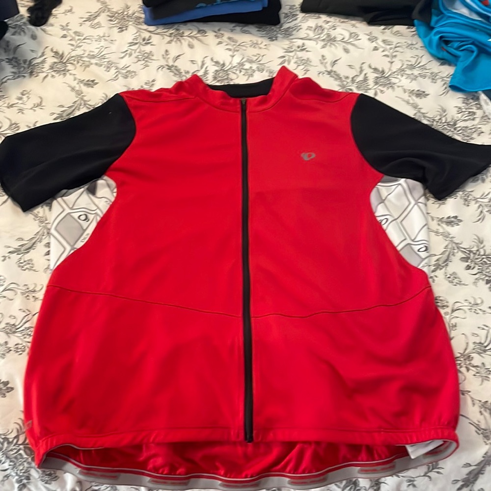 Pearl Izumi black and red bicycle shirt. XL size in perfect like new condition.